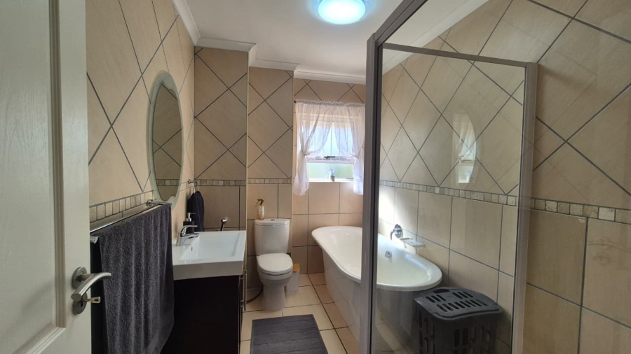 3 Bedroom Property for Sale in Calypso Beach Western Cape